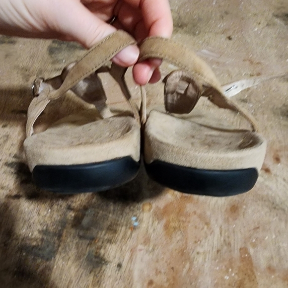 Vionic Tula Tan Sparkly Thing Sandal 9 - Picture 5 of 8